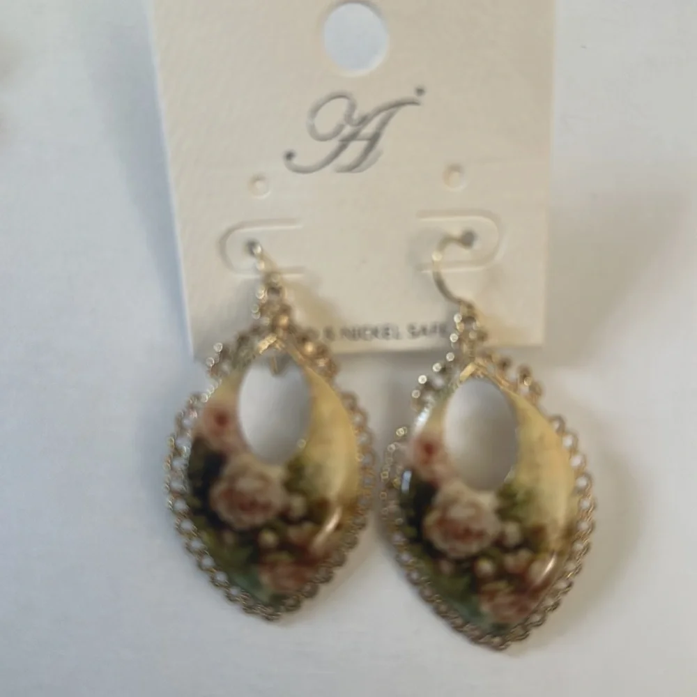 4 Pair Dangle Earrings - Picture 5 of 5